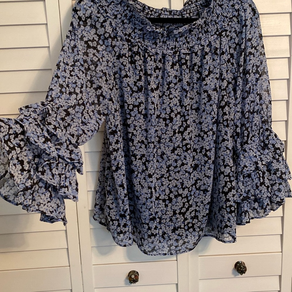 CeCe top XL blue/blk sheer with lining and ruffle sleeves.